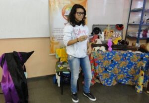 PROGRAMA RODA DE LEITURA E CONTAÇÃO DE HISTÓRIA INTERAGE COM OS ALUNOS DECLAMANDO POESIAS...