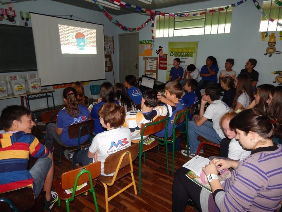 A Turminha da Reciclagem leva conscientização a crianças e adolescentes de SC