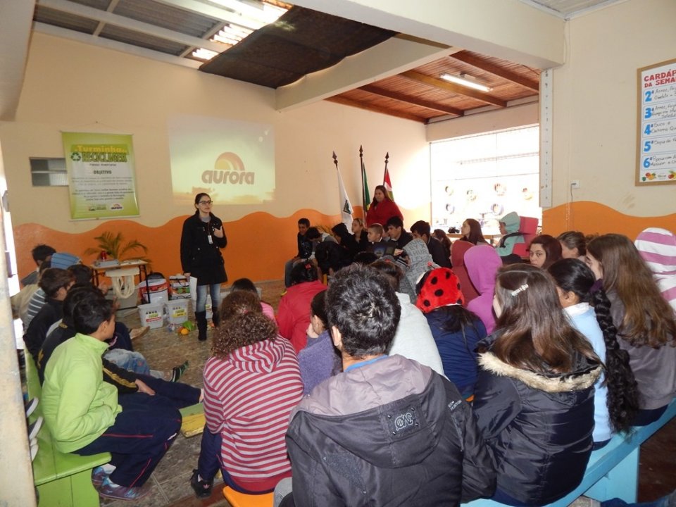 A Turminha da Reciclagem leva conscientização a crianças e adolescentes de SC