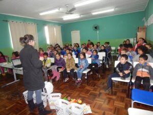 A Turminha da Reciclagem leva conscientização a crianças e adolescentes de SC