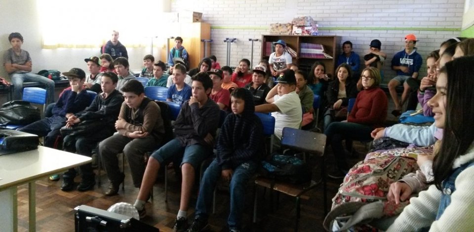 A Turminha da Reciclagem leva conscientização a crianças e adolescentes de SC
