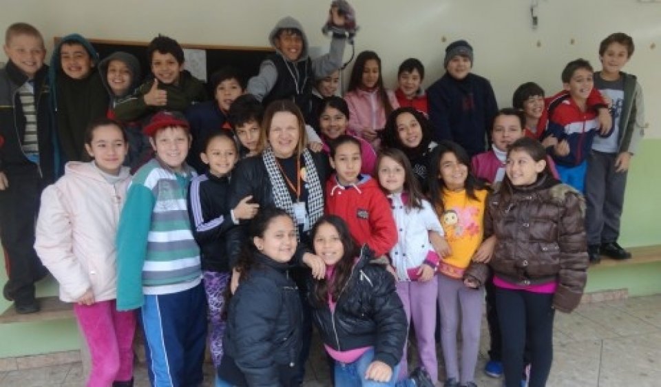 PROGRAMA RODA DE LEITURA E CONTAÇÃO DE HISTÓRIA INTERAGE COM OS ALUNOS DECLAMANDO POESIAS...