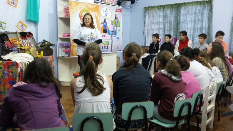 RODA DE LEITURA E TURMINHA DA RECICLAGEM NO DIA C DE COOPERAR