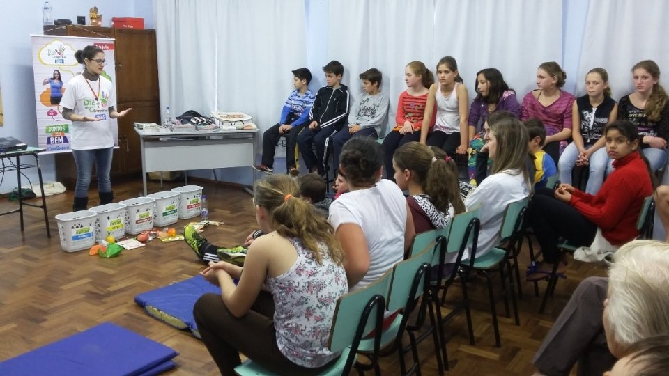 RODA DE LEITURA E TURMINHA DA RECICLAGEM NO DIA C DE COOPERAR