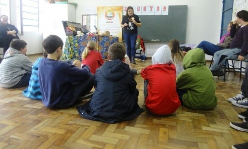 RODA DE LEITURA E CONTAÇÃO DE HISTÓRIA ESTIMULAM A LEITURA E A FORMAÇÃO DE LEITORES...