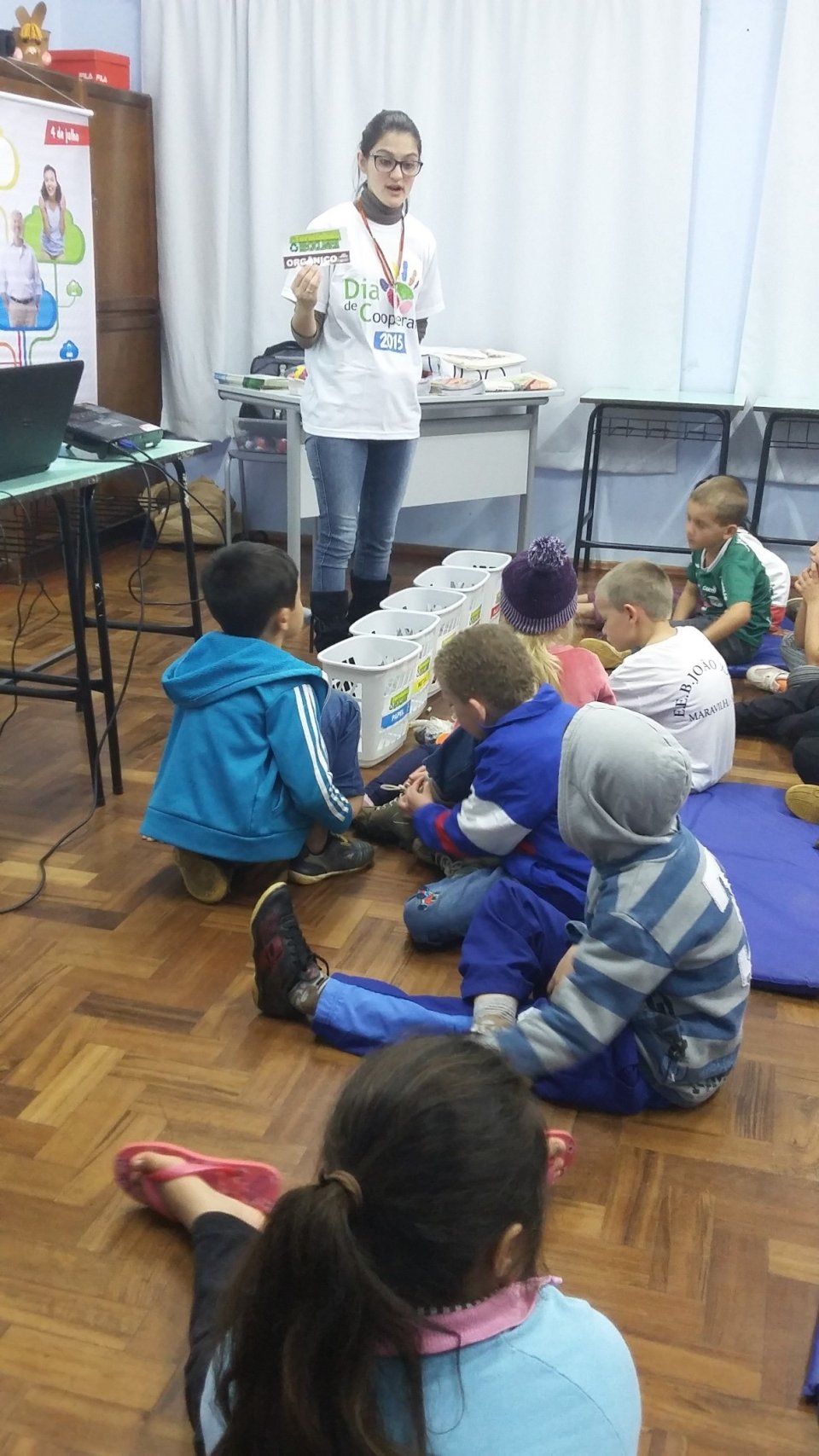 RODA DE LEITURA E TURMINHA DA RECICLAGEM NO DIA C DE COOPERAR
