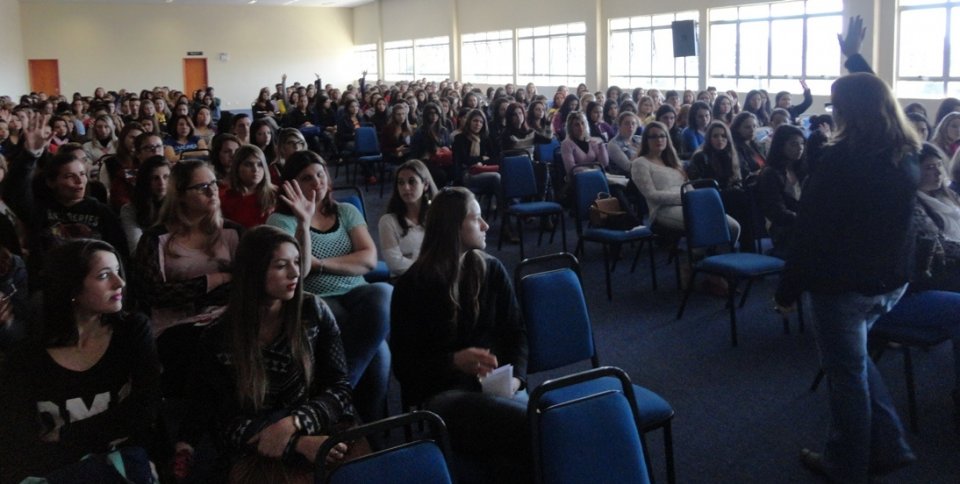 Programa Roda de Leitura e Contação de História participam de formação pedagógica