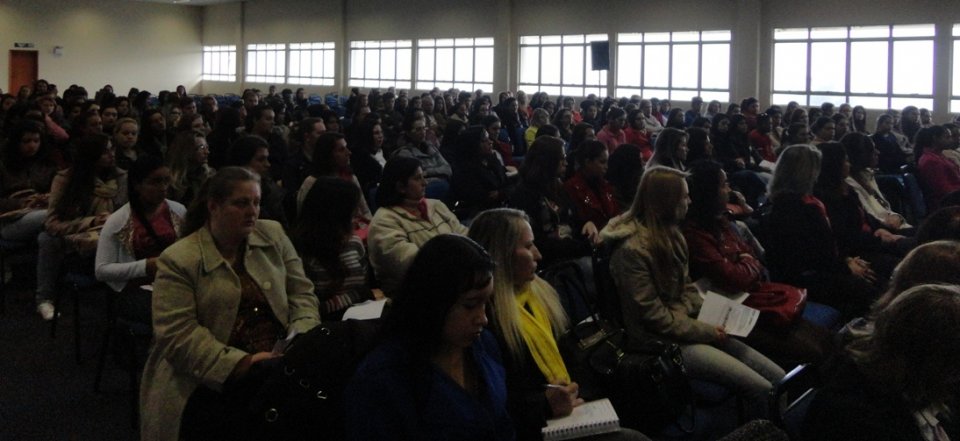 Programa Roda de Leitura e Contação de História participam de formação pedagógica