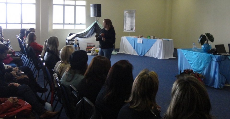 Programa Roda de Leitura e Contação de História participam de formação pedagógica