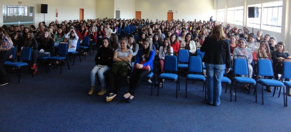 Programa Roda de Leitura e Contação de História participam de formação pedagógica