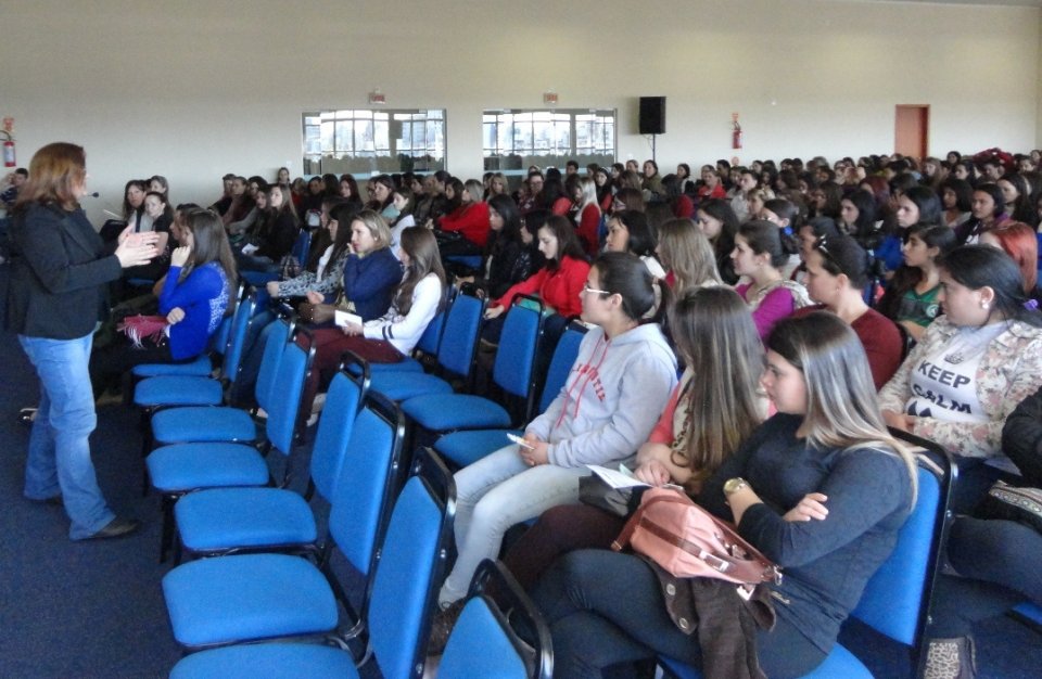 Programa Roda de Leitura e Contação de História participam de formação pedagógica