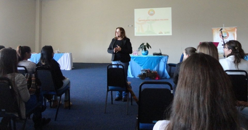 Programa Roda de Leitura e Contação de História participam de formação pedagógica