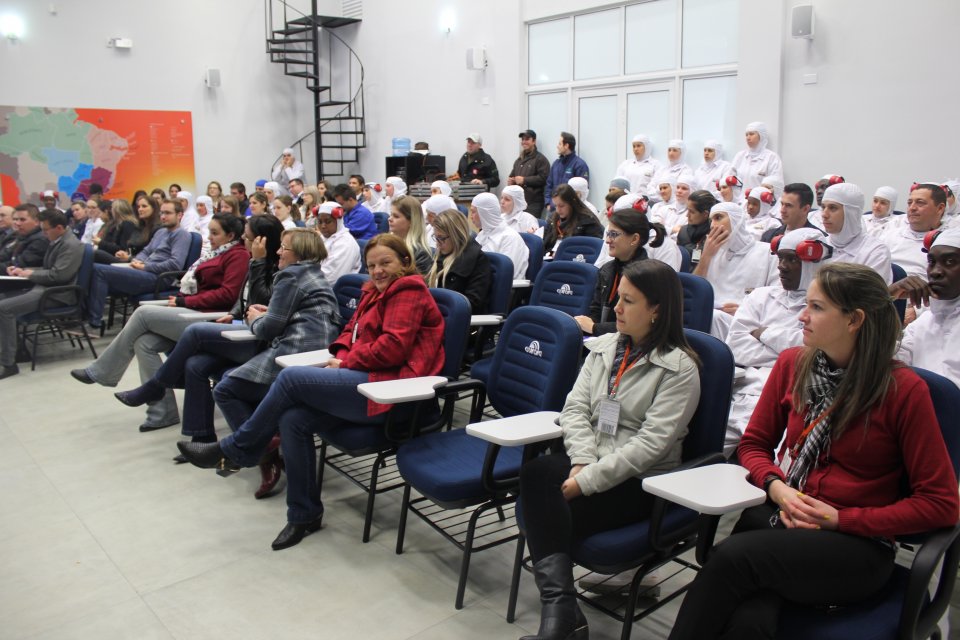 Família é Tudo educou sobre a economia doméstica 6.533 pessoas