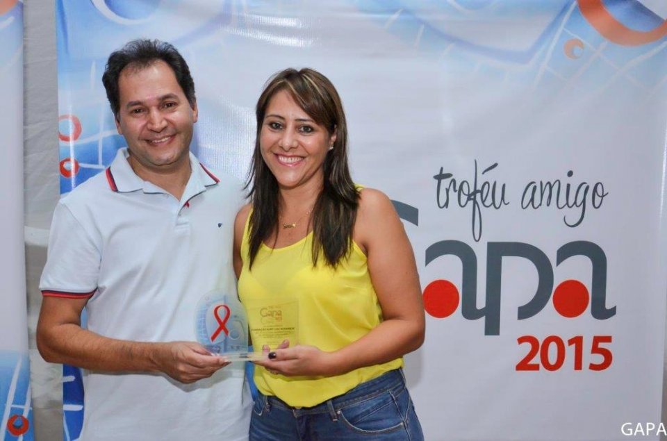 FALB e sua mantenedora recebem troféu Amigo do GAPA 2015