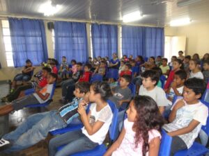 A Turminha da Reciclagem realiza atividade em escolas