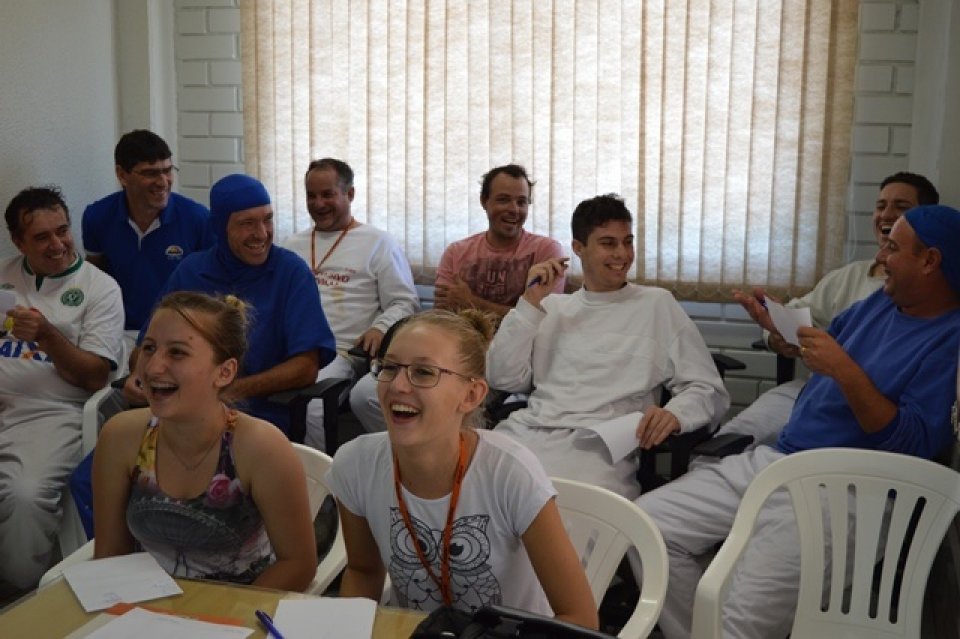 Família é tudo realiza treinamento para empregados