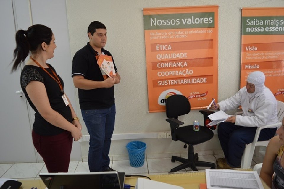 Família é tudo realiza treinamento para empregados