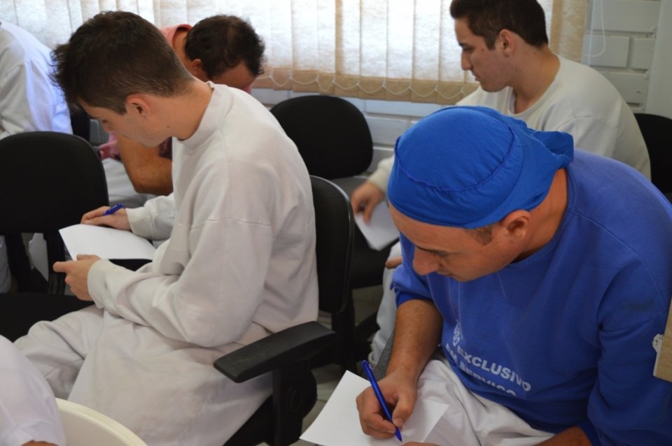 Família é tudo realiza treinamento para empregados