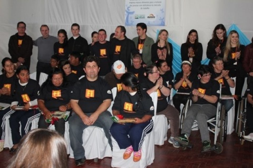 FORMATURA DO PROJETO DE QUALIFICAÇÃO DE PESSOAS COM DEFICIÊNCIA NO MERCADO DE TRABALHO