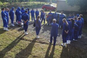 Voluntários do Amigo Energia realizam limpeza de rio