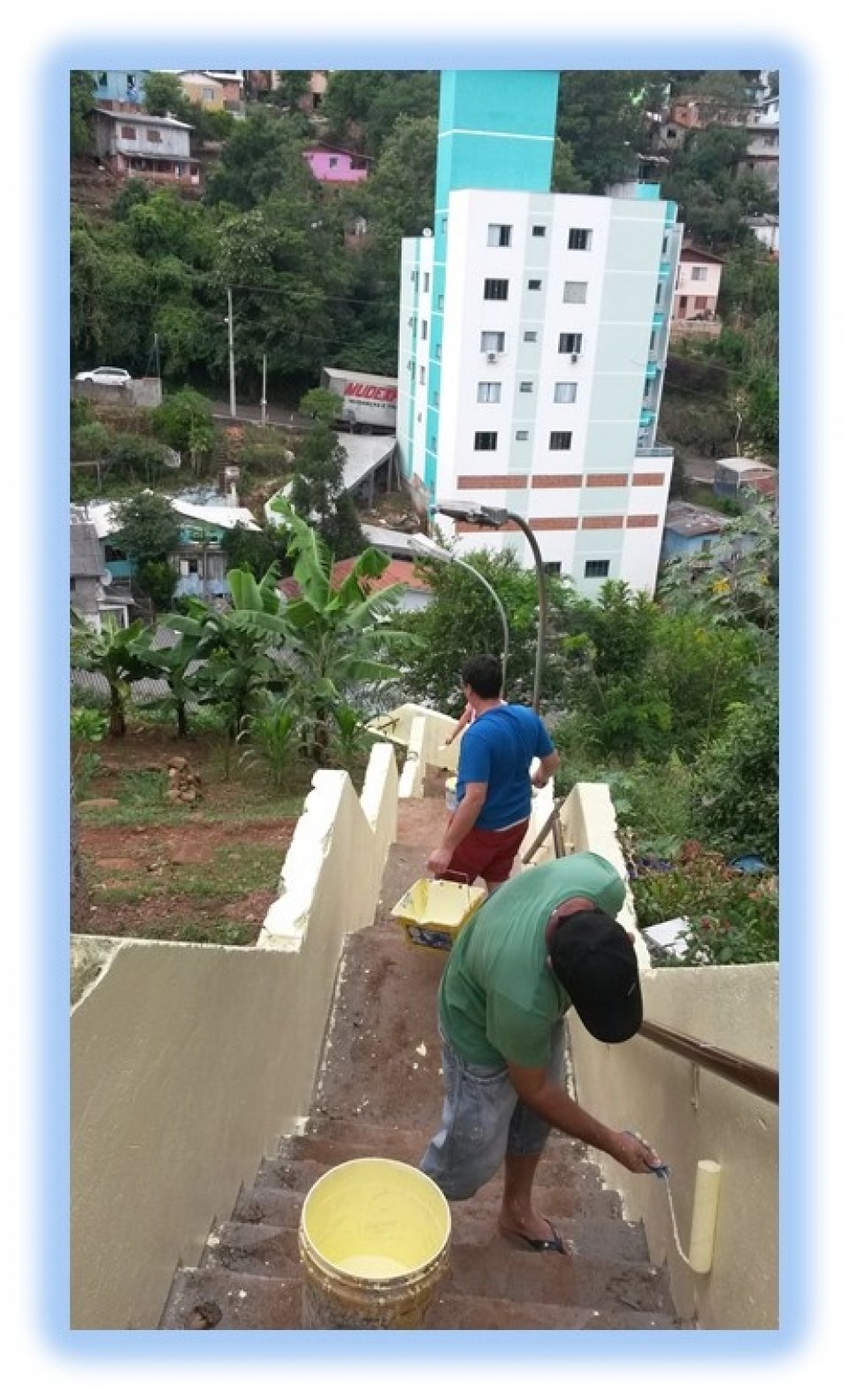 Associação de moradores e voluntários do amigo energia revitalizam escadaria em Herval d'Oeste-SC