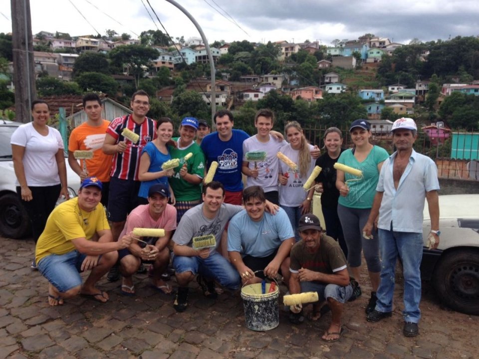 Associação de moradores e voluntários do amigo energia revitalizam escadaria em Herval d'Oeste-SC