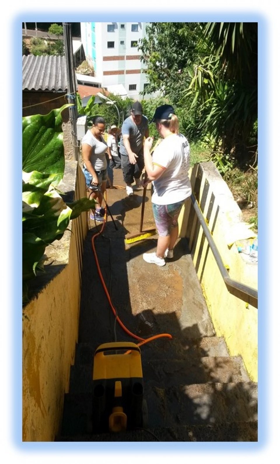 Associação de moradores e voluntários do amigo energia revitalizam escadaria em Herval d'Oeste-SC