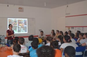 A Turminha da Reciclagem continua conscientizando alunos em diversas escolas
