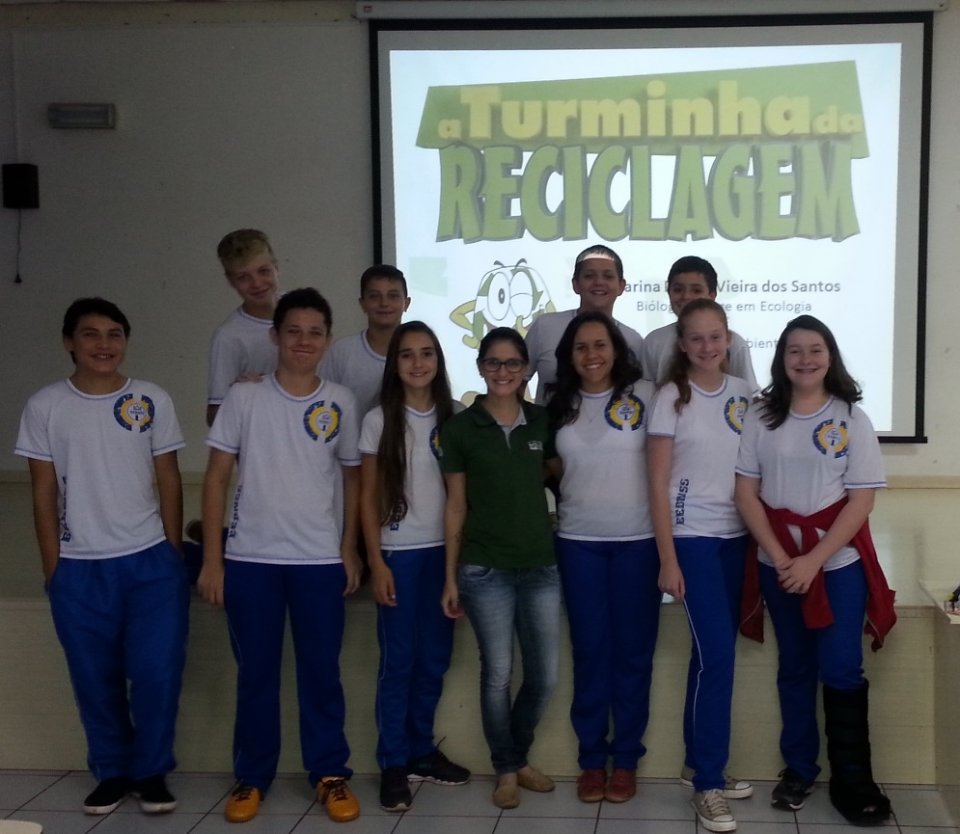 A Turminha da Reciclagem continua conscientizando alunos em diversas escolas