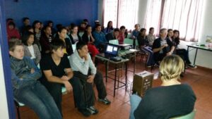 A Turminha da Reciclagem continua conscientizando alunos em diversas escolas