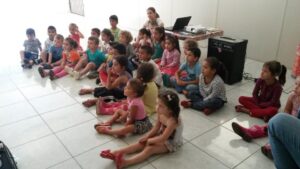 A Turminha da Reciclagem continua conscientizando alunos em diversas escolas