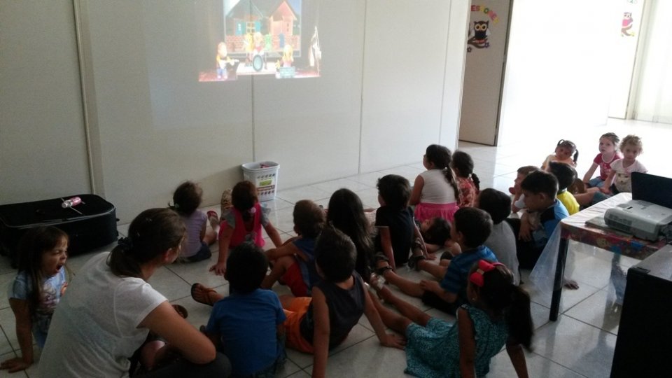 A Turminha da Reciclagem continua conscientizando alunos em diversas escolas