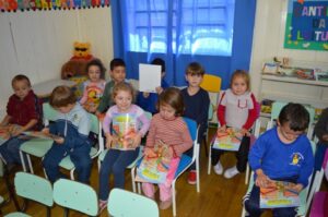 A Turminha da Reciclagem continua conscientizando alunos em diversas escolas