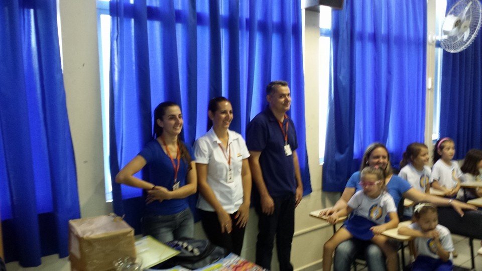 A Turminha da Reciclagem continua conscientizando alunos em diversas escolas