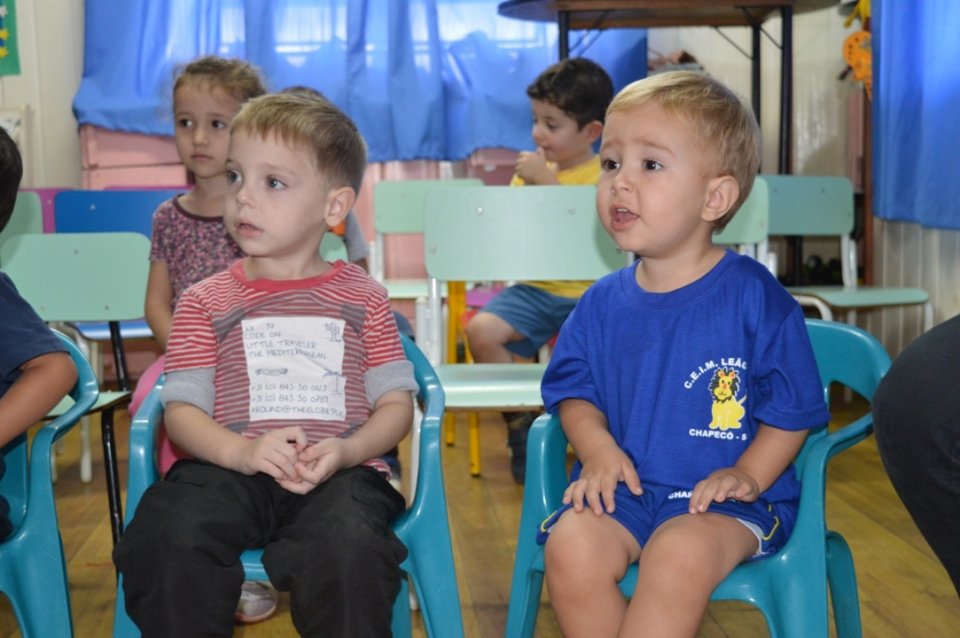 A Turminha da Reciclagem continua conscientizando alunos em diversas escolas