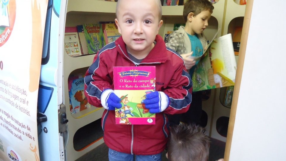 Eu vou contar uma história, agora preste atenção (...)