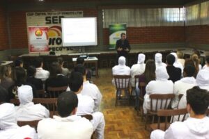 FAMÍLIA É TUDO DESENVOLVEU 45 AÇÕES, COM 2.884 PESSOAS EM 2013...