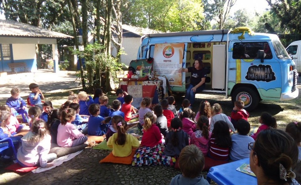 Eu vou contar uma história, agora preste atenção (...)