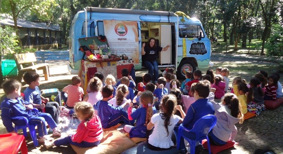 Eu vou contar uma história, agora preste atenção (...)