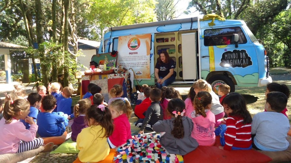 Eu vou contar uma história, agora preste atenção (...)