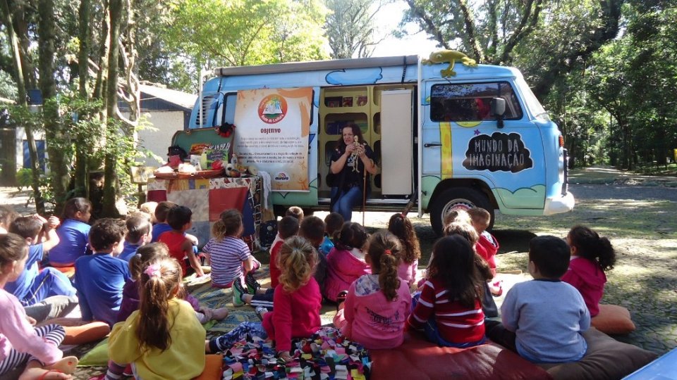 Eu vou contar uma história, agora preste atenção (...)