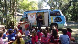 Eu vou contar uma história, agora preste atenção (...)