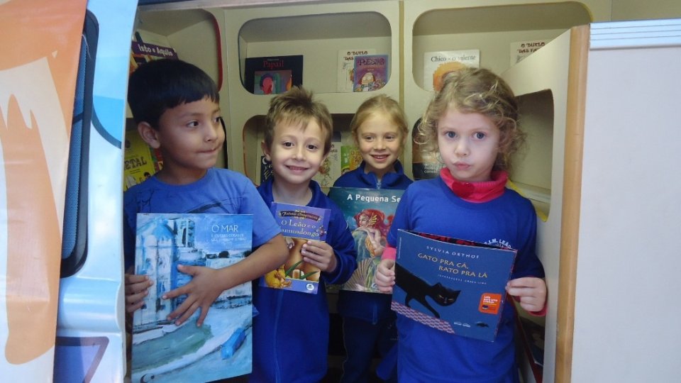 Eu vou contar uma história, agora preste atenção (...)