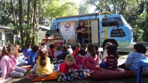 Eu vou contar uma história, agora preste atenção (...)