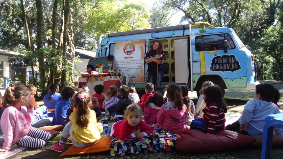 Eu vou contar uma história, agora preste atenção (...)