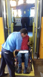 Atitude Agora, voluntários e COMDE fiscalizam terminal urbano