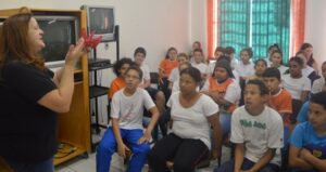 Roda de Leitura recebe contribuição de voluntários em atividades