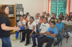 Roda de Leitura recebe contribuição de voluntários em atividades