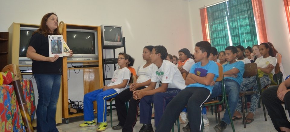 Roda de Leitura recebe contribuição de voluntários em atividades