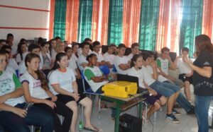 Roda de Leitura recebe contribuição de voluntários em atividades